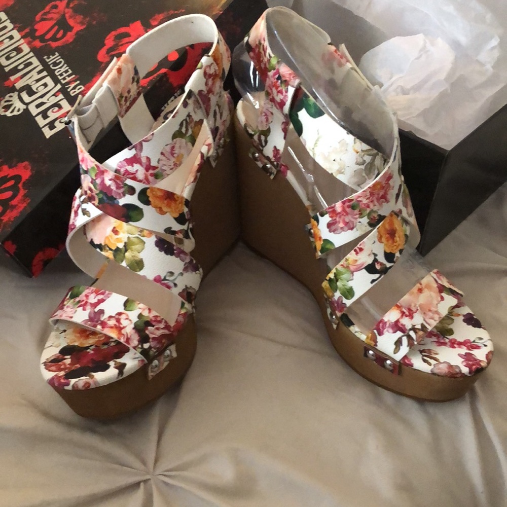 Fergalicious - Libby, white floral wedge sandals!